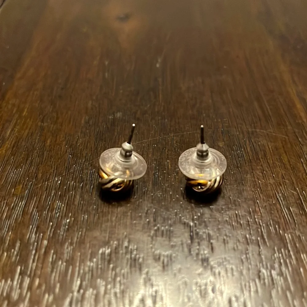 Fashion earrings with white / yellow gold look. - Picture 3 of 3